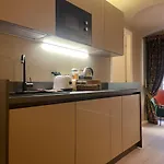 Quadrilatero , 2br , Parking In Centro Apartament