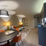 Quadrilatero , 2br , Parking In Centro Apartament