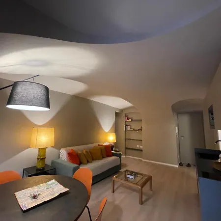 Quadrilatero , 2br , Parking In Centro Apartment