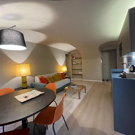 Quadrilatero , 2br , Parking In Centro 公寓