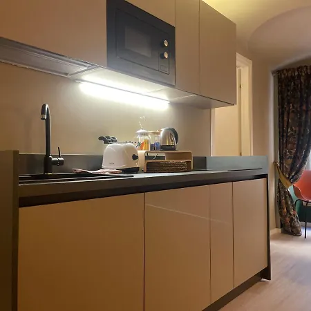 Quadrilatero , 2br , Parking In Centro Апартаменты