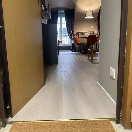 Quadrilatero , 2br , Parking In Centro Апартаменты