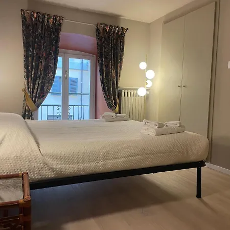 Lägenhet Quadrilatero , 2br , Parking In Centro Turin