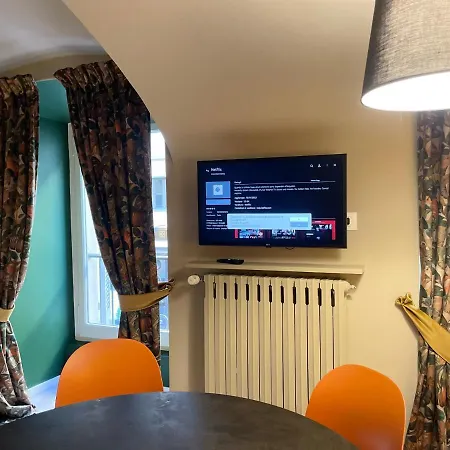 Quadrilatero , 2br , Parking In Centro Апартаменты