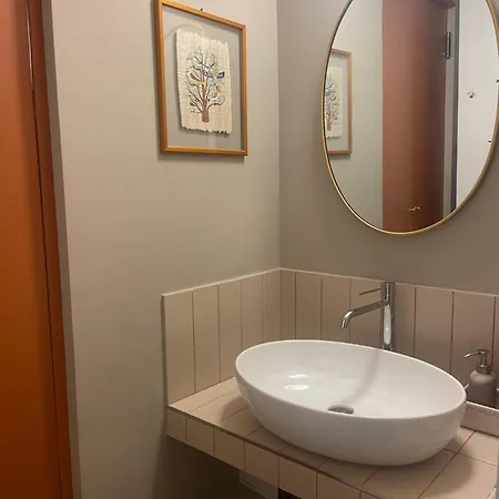Quadrilatero , 2br , Parking In Centro Апартаменты *